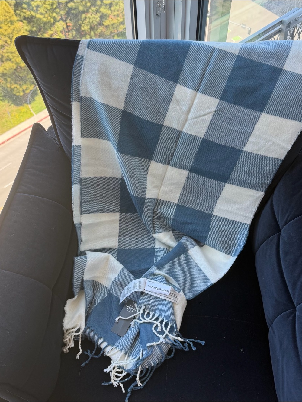 New Abercrombie & Fitch Blue and White Buffalo Check Throw/ scarves